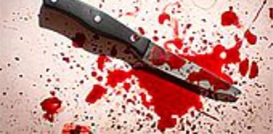 听说孩子受继母虐待，他忿忿赶回家，见门口围满人，屋里满地血