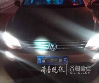 网红遮号牌上高速被交警抓现行 网友：他想直播什么怕被认出？