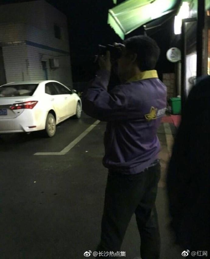 长沙男子多次拿望远镜偷窥女生宿舍