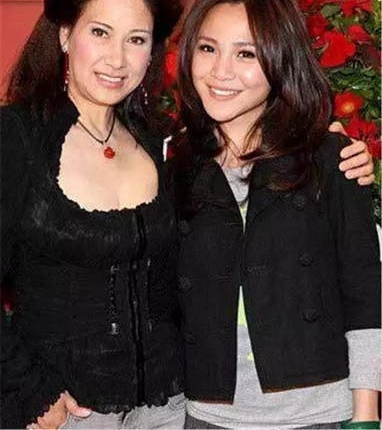 扒一扒娱乐圈那些未婚先孕，父亲却不为人知的女星