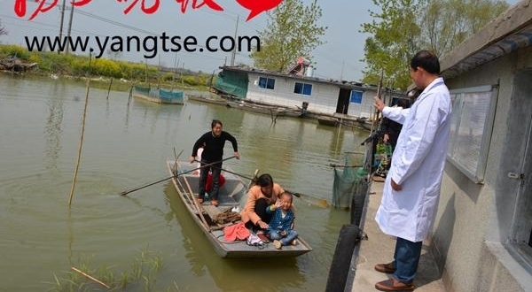 五旬村医湖面漂流三十载，船上救治约十万人