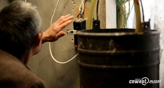 陕西石泉六旬盲人凭感觉做豆腐 自力更生养活全家