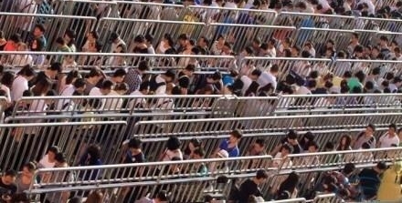 全国地铁谁家最堵？双脚离地双腿悬空有多少上班族哭晕在地铁