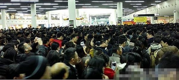 全国地铁谁家最堵？双脚离地双腿悬空有多少上班族哭晕在地铁