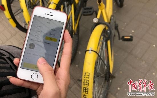 共享单车频遭破坏 90后女生手绘修补车牌