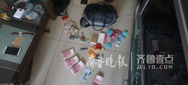 济南抓获俩惯偷！一人望风，一人撬车锁拎包盗窃