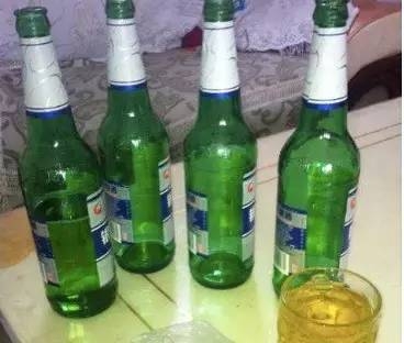 杭州一姑娘失恋割腕 闺蜜竟陪着一起割