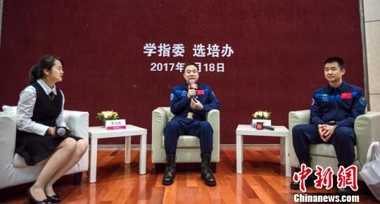 景海鹏、陈冬做客上海交大“励志讲坛”