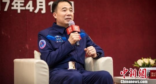 景海鹏、陈冬做客上海交大“励志讲坛”