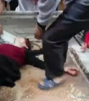 梅州失魂铲车中学门口连撞多名学生致一死