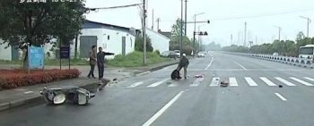 常州一老太骑车被撞伤 肇事司机逃离现场