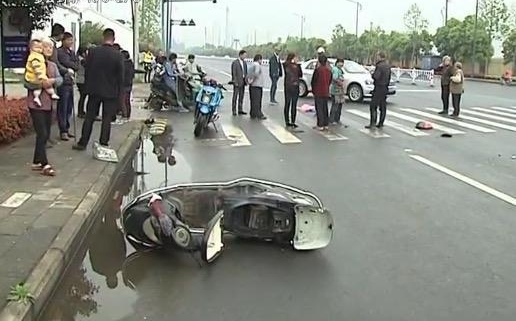 常州一老太骑车被撞伤 肇事司机逃离现场