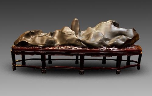 这块13吨的巨石，当地政府180万没买到他却用150万买走了