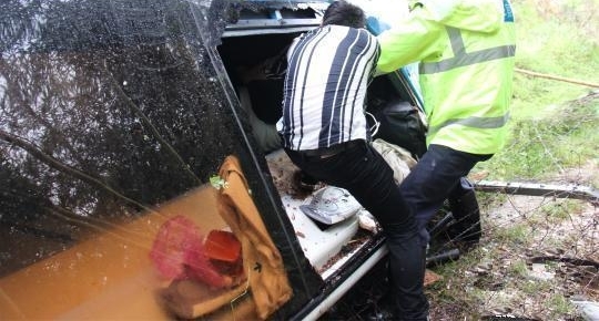 浙江载26人大巴高速上翻车， 3人未系安全带，伤势较重