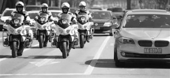 西安公安成立交警铁骑队