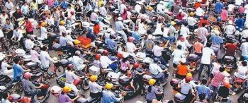 不守交规的的电动车三轮车，该爱该恨？