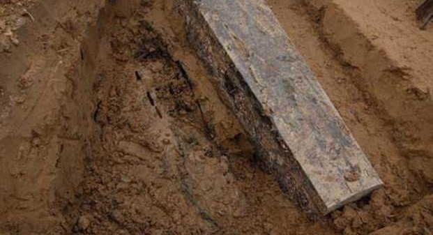 奇闻：农村挖地基挖到棺材没处理好，接下来发生的事让他后悔一生