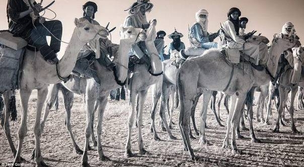 揭秘地球角落的土著部落 仍钻木取火