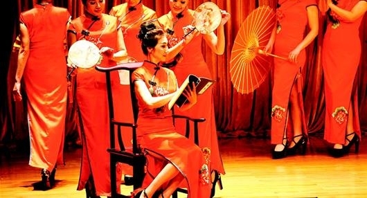 图文：“最美的相遇”诗歌朗诵旗袍秀举行