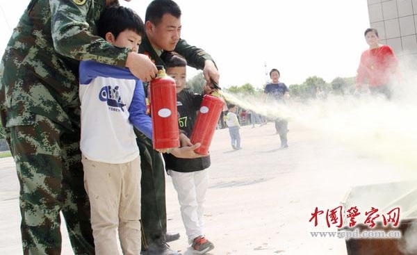 各地“全民国家安全教育日”主题宣传活动丰富多彩