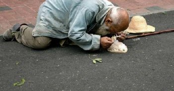 百万富翁儿子被拐，十年后被发现竟叫流浪乞丐爸爸