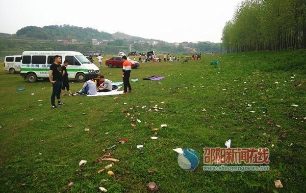 新邵县酿溪镇王家坪村河滩沦为飙车地 村民直呼伤不起