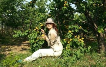 农村女孩用这种方式帮父母推销农产品，没想到生意火爆