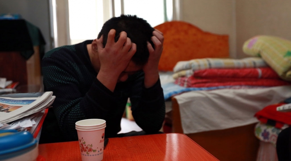 男子为治疗植物人妻子耗尽百万家财，十年的不离不弃