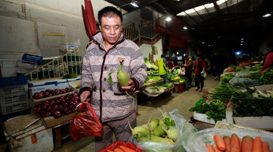 男子为治疗植物人妻子耗尽百万家财，十年的不离不弃