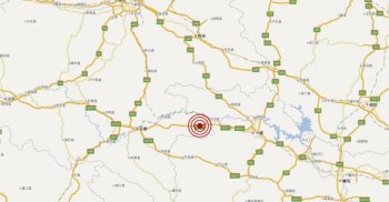 陕西白河茅坪镇山体滑坡7人被困 曾一小时下雨23.4毫米