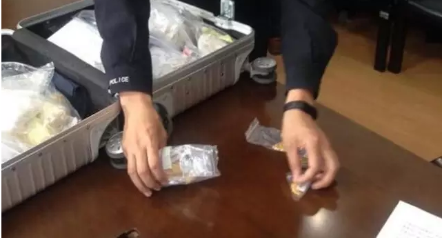 一箱100万黄金珠宝遗落出租车上，心也太大了吧