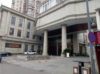 夫妻酒店发现偷拍设备 警方通报：住客安装忘记取走