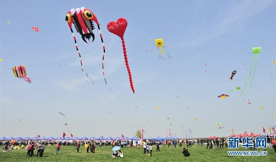 春风起　纸鸢飞