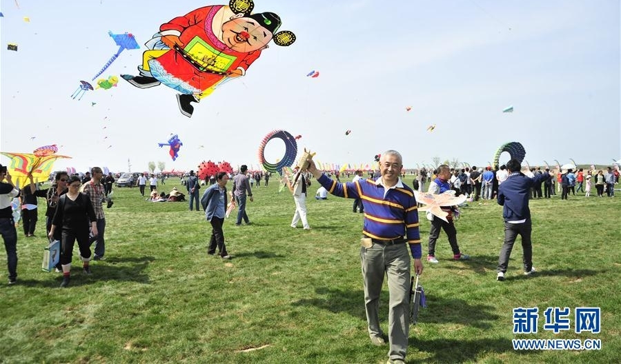 春风起　纸鸢飞