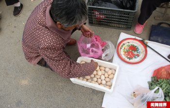 10元一斤笨鸡蛋回家发现标价2.4