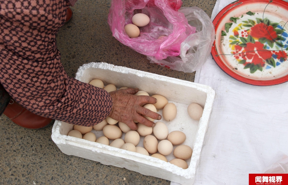 10元一斤笨鸡蛋回家发现标价2.4