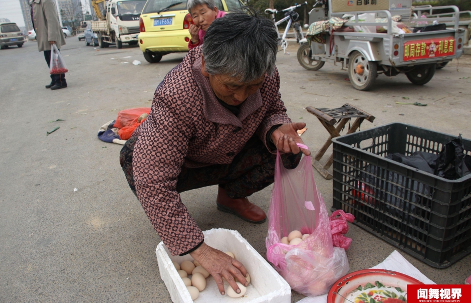 10元一斤笨鸡蛋回家发现标价2.4