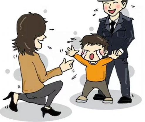 9岁娃相隔百里独自乘车找爸妈　民警逐户帮孩子找到父母