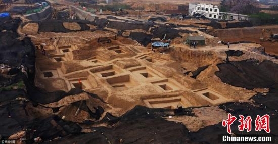 郑州拆迁民房下现春秋战国时期古墓