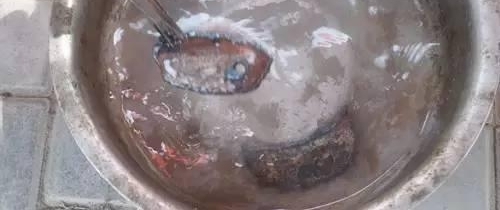 这位老大爷不简单，街头玩火二十三载