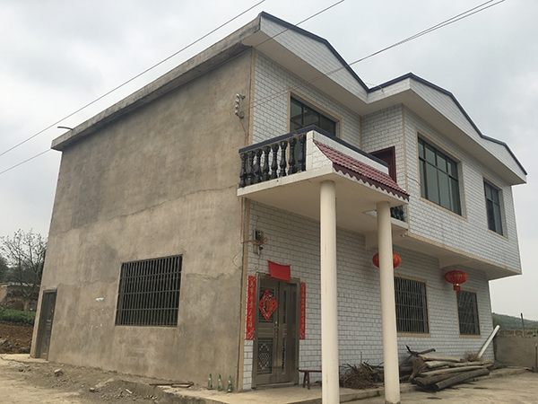 被错认的卖唱残疾女：这几天不想出 或将不再卖唱