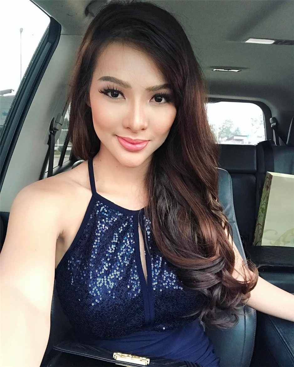 初中生早恋 他开始疯狂的亲我摸我