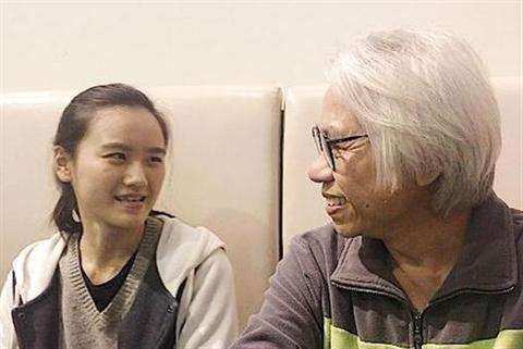 爷孙恋一起洗澡 互搓胴体上演肉搏大战