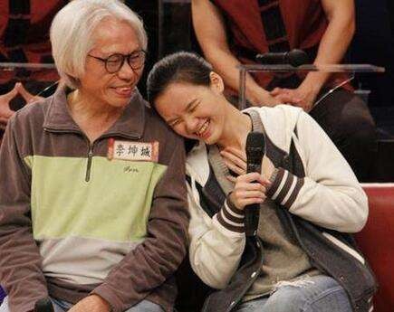 爷孙恋一起洗澡 互搓胴体上演肉搏大战