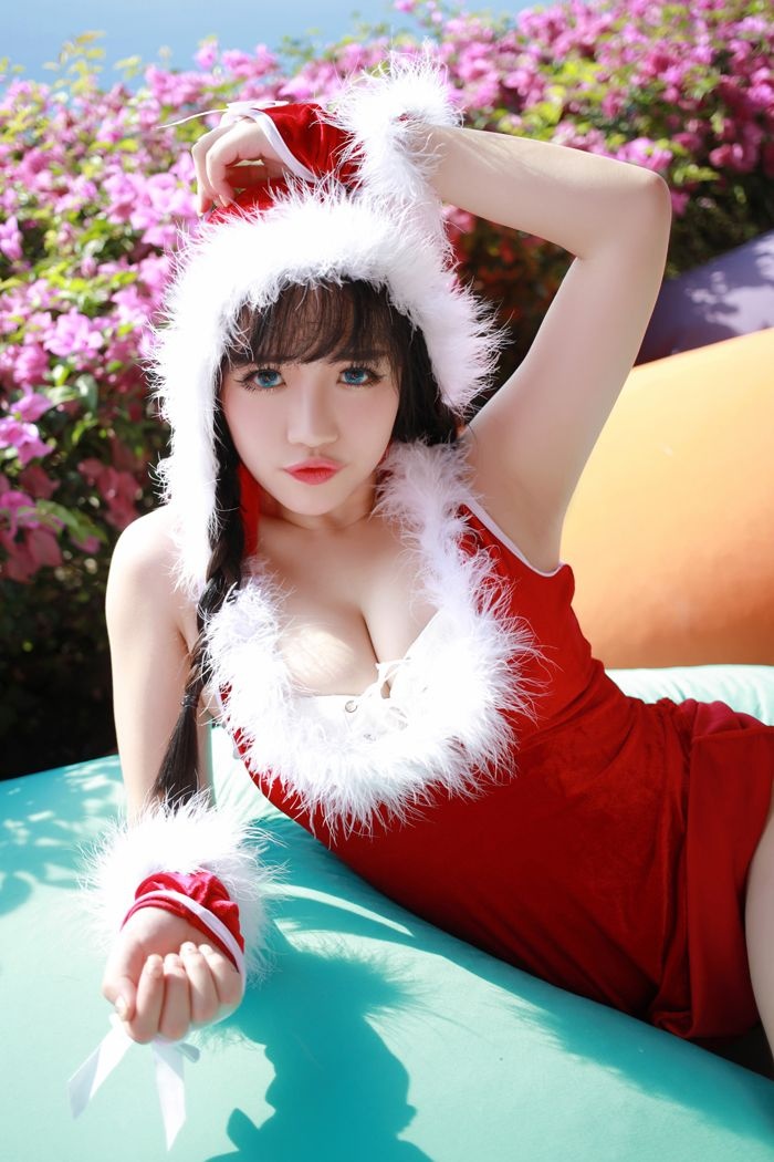 两性情感故事 丝袜紧紧包住她圆翘的臀部