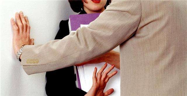 骚扰女生遭人肉 女人面对男人性骚扰怎么办