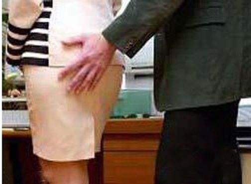 骚扰女生遭人肉 女人面对男人性骚扰怎么办