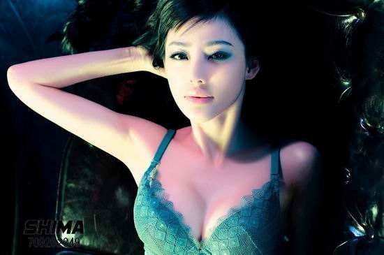 山村疯狂 我们在厨房中纠缠在一起