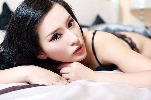 山村疯狂 我们在厨房中纠缠在一起