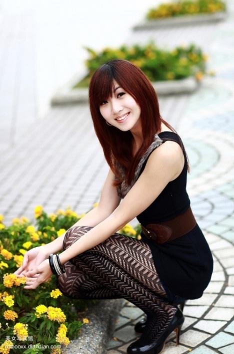 情迷寡妇村 我胡乱疯狂地脱下她的衣服